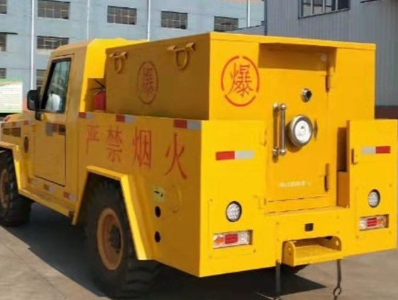 松桃凯龙爆破器材运输车：保障爆破任务的安全运行